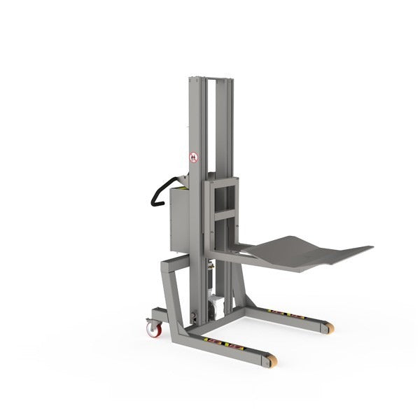 An dieser industriellen Hebehilfe ist ein Rollenhandhabungsgerät in Form eines großen V-Blocks für sehr schwere Rollen angebracht.
